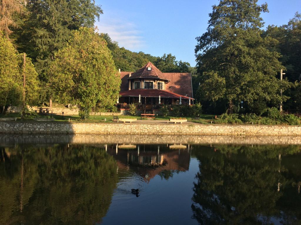 Hotel Sikfokut Носвай Экстерьер фото